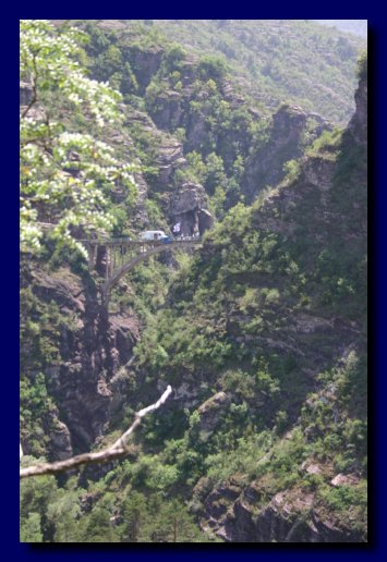 Ecco il ponte del Bungee Jumping... bellissimo lo scenario!